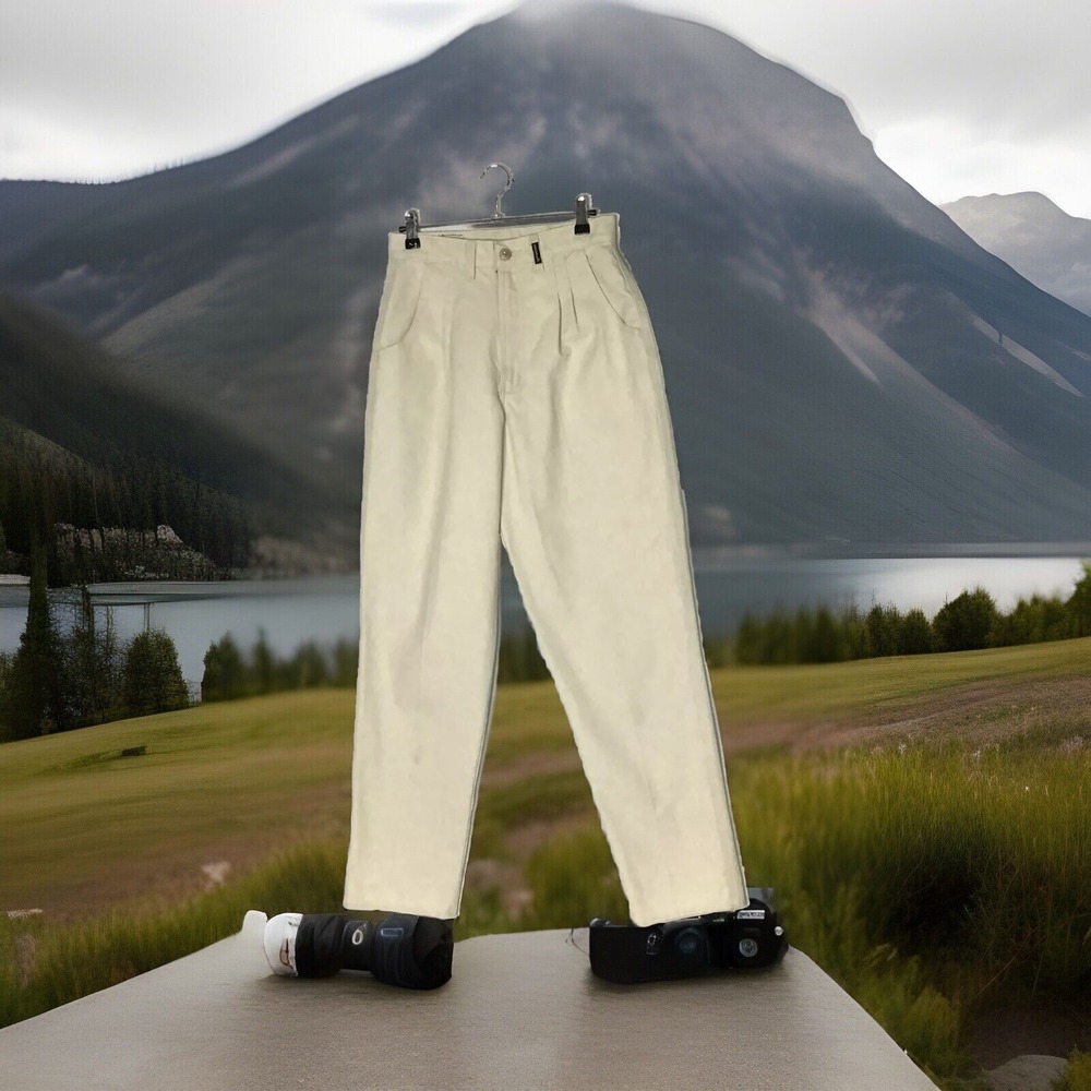 Rockies Women's Cream High Rise Straight‎ Cut Pleated Front  Jeans Size 7/8 M